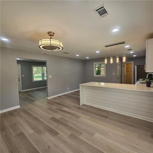 Photo - 3047 Menlo Park Dr