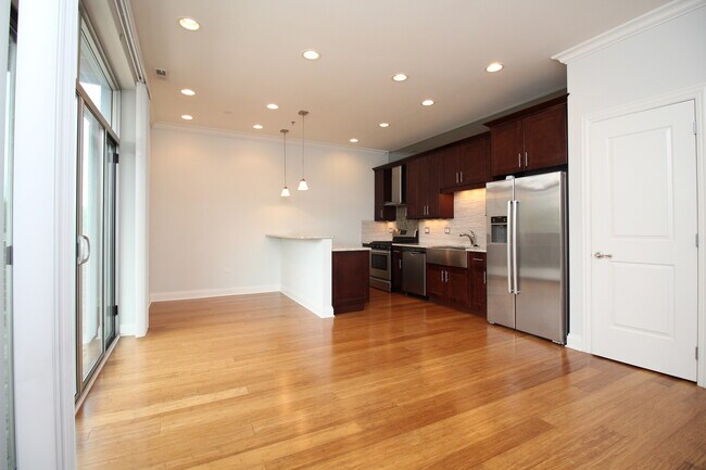 Photo - 1609 W Warren Blvd