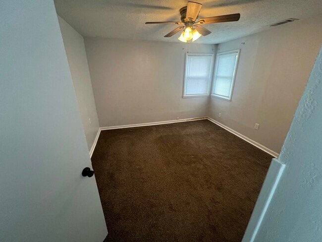 Photo - 609-611-611 Jefferson St
