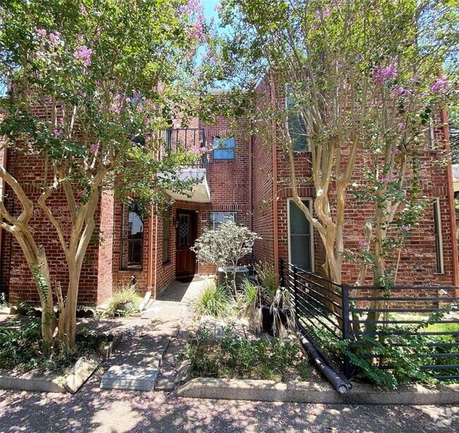 Building Photo - 2728 W Holcombe Blvd Rental