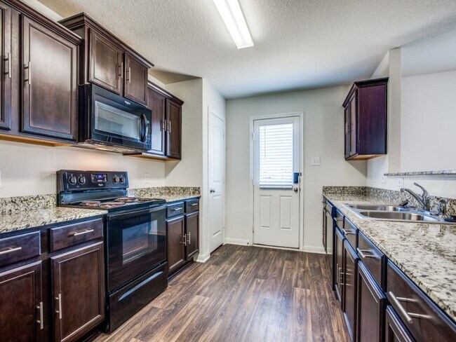 Photo - 6528 Chevlar Pass