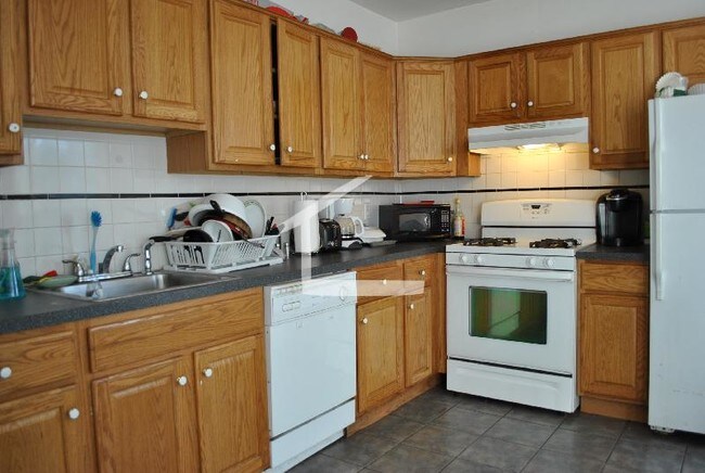 Building Photo - 17 Pratt St Rental