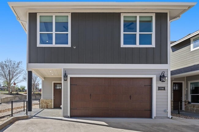 Building Photo - 1706 Cedar Bend Dr Unit C