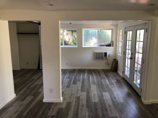 Building Photo - 2418 Loma Vista Pl Unit 1