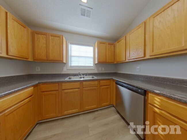 Photo - 299 Greystone Cir