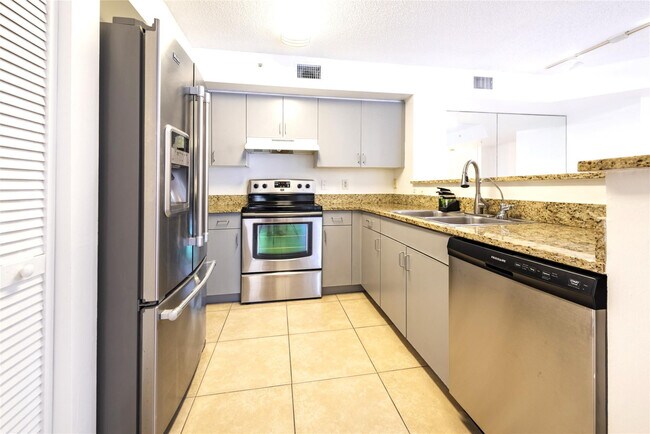 Photo - 4808 N State Rd 7 Unidad 203