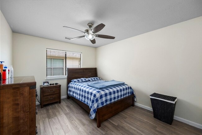 Building Photo - 16315 Scotch Hollow Ln