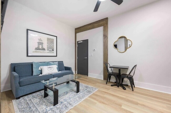 Building Photo - 214 Welch St Unit 1BD