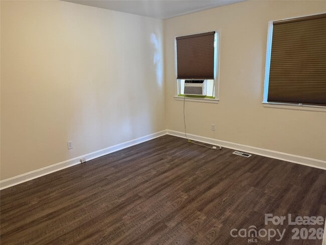 Photo - 1520 Effingham Rd
