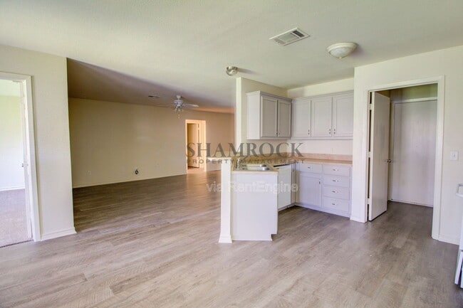 Photo - 10228 Iris Ln