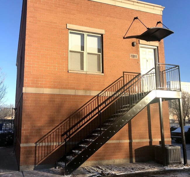 Fully-Detached, Coach House-Styled Condo! - 1311 N Burling St Unit 1