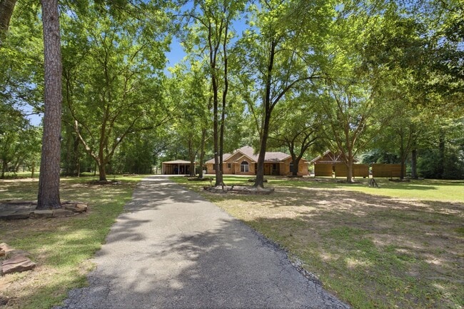 Photo - 223 Pin Oak Ln