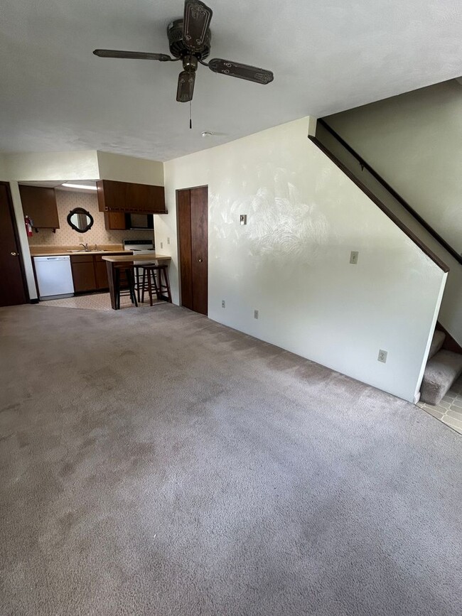 Photo - 611 Elmwood St