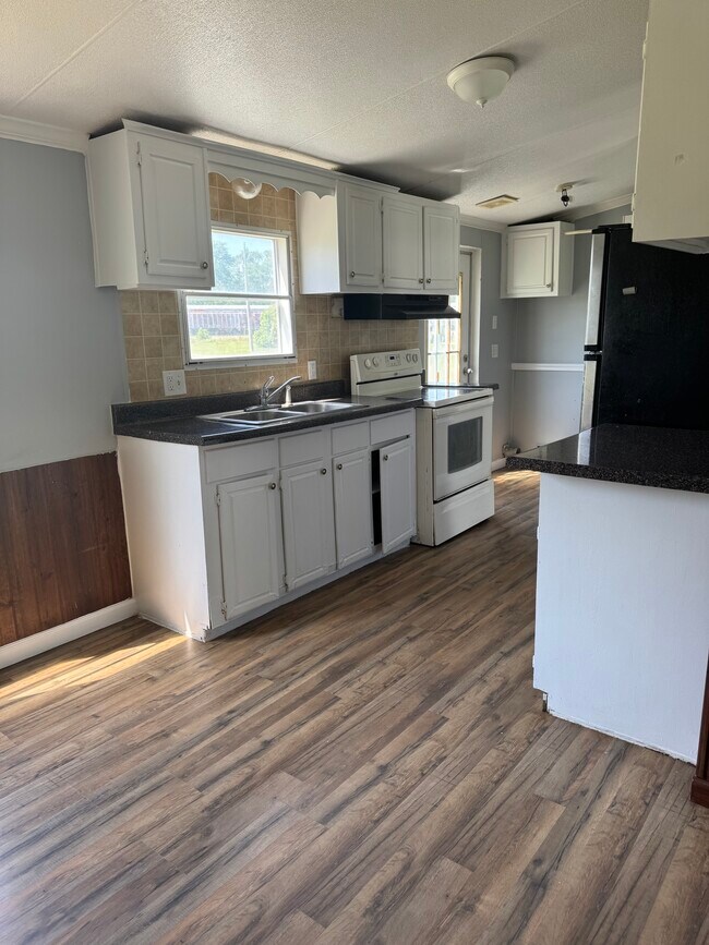 Photo - 712 House St