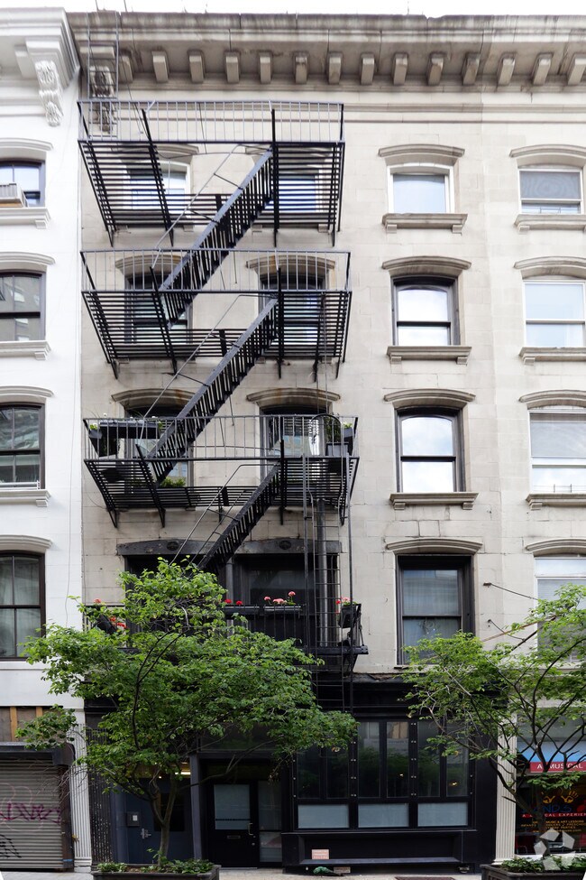 Photo - 17 Warren St