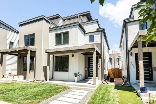 Building Photo - 3BD, 4BA Sunnyside Home With Office and Rooftop Deck