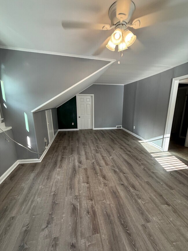 Photo - 714b Glen Rd