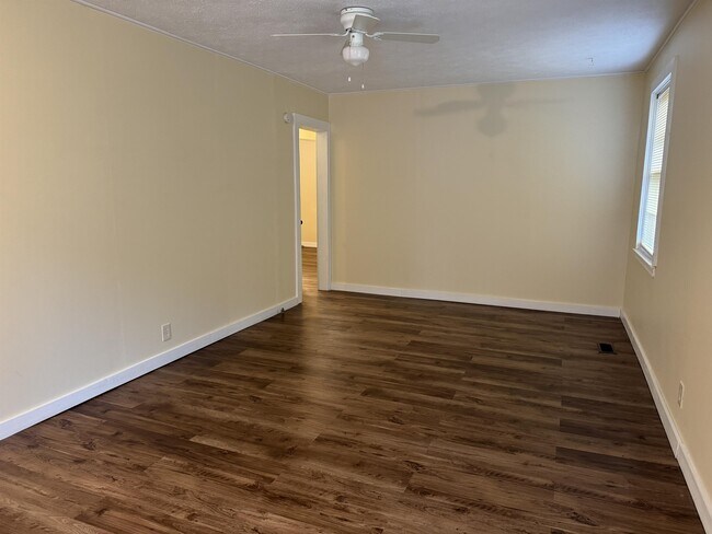 Photo - 1782 Eveline Ave