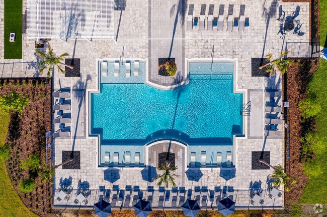 Piscina de agua salada con estilo de centro turístico - Story Sanford