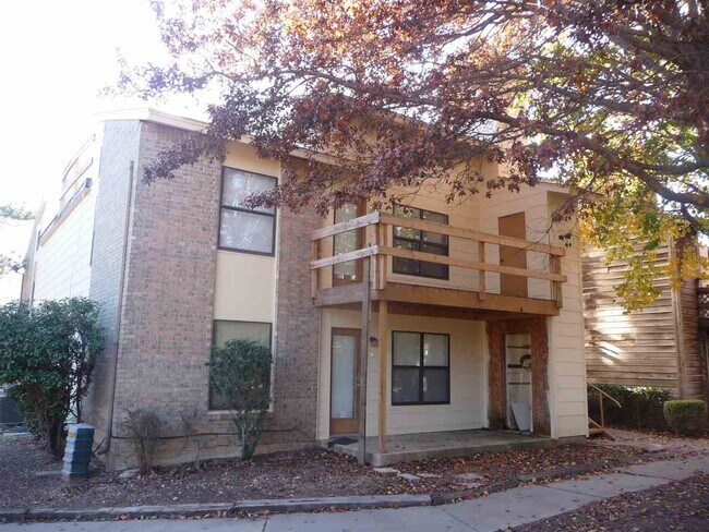 Building Photo - 2802 NE 9th St