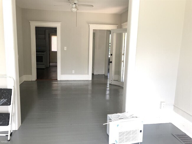 Photo - 2 br, 1 bath 4plex - 201 East Cross Street 2