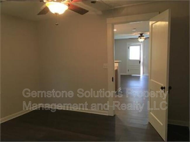 Photo - 405 Granbury St