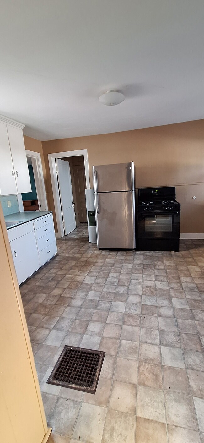 Photo - 429 N State St