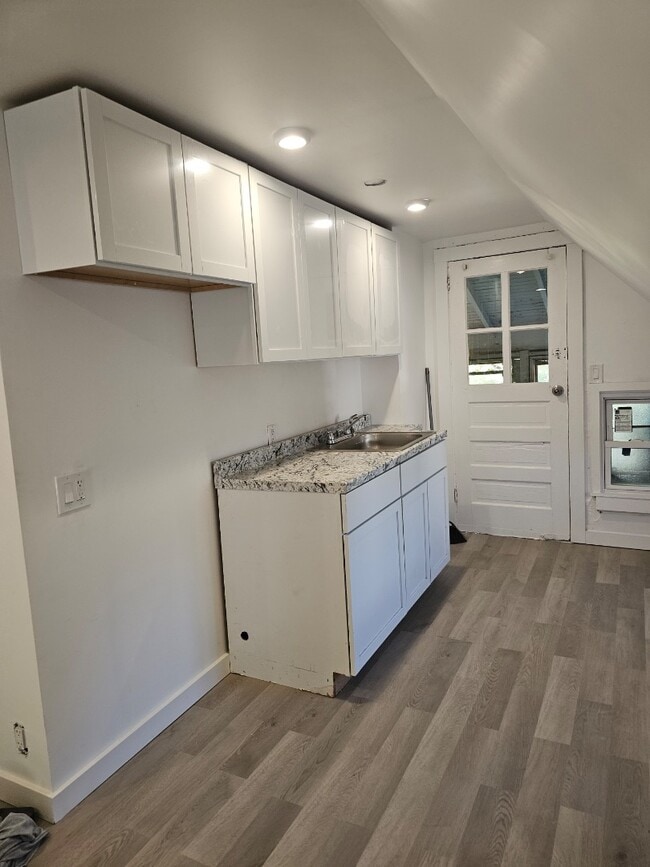 Photo - 210 Baldwin St
