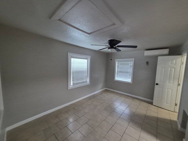 Photo - 115 Caldwell St