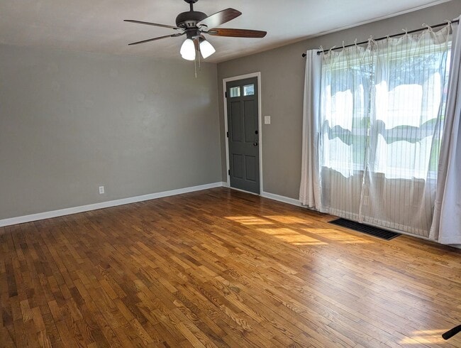 Photo - AVAILABLE NOW! - 2 Bedroom / 1 Bath Home in Great Beavercreek Neighborhood!