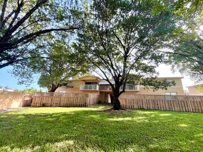 Building Photo - 4190 NW 79th Ave Unit 1D