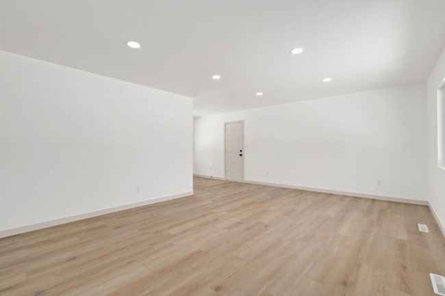 Photo - 413 Irish Dr