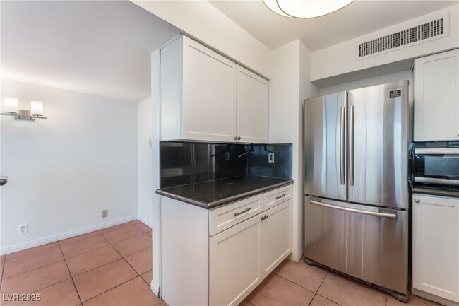 Photo - 3111 Bel Air Dr Unidad 11B