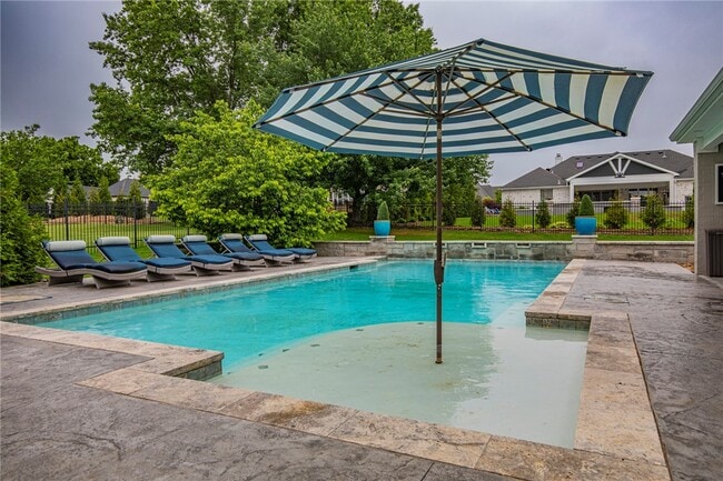 Photo - 9 W Leiston Dr