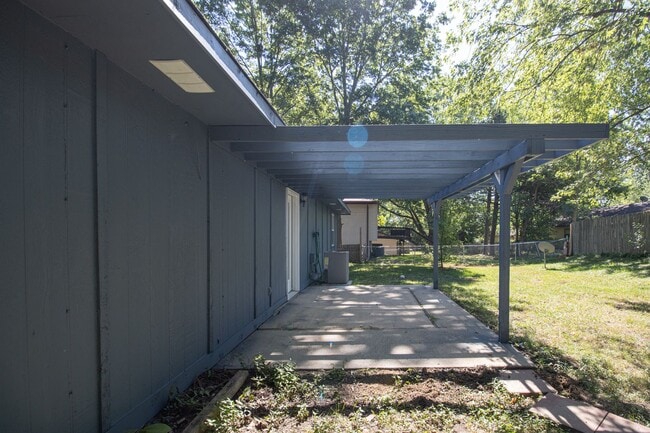 Photo - 3 Bed 2 Bath Home in Meadowbrook West Neig...
