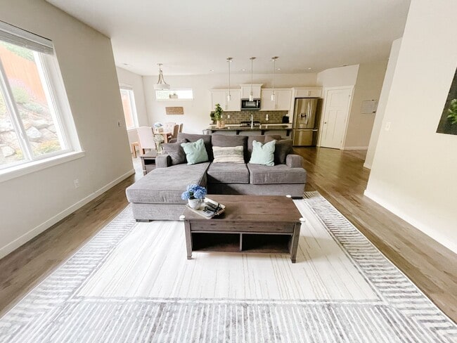 Photo - 4 Bedroom Home in Silverdale's Woodbridge Crossing!