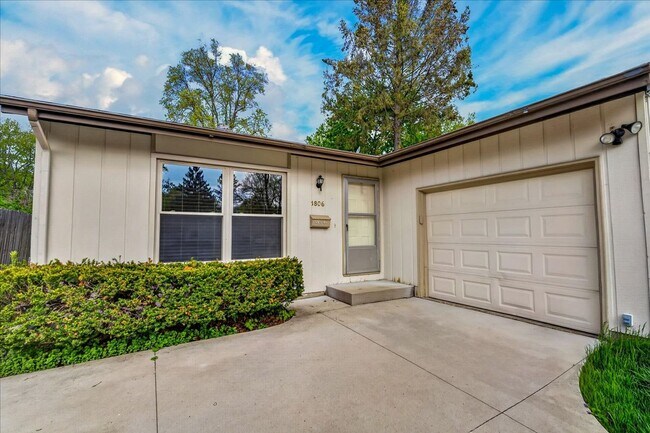 Photo - 1806 Golden Oak Ln