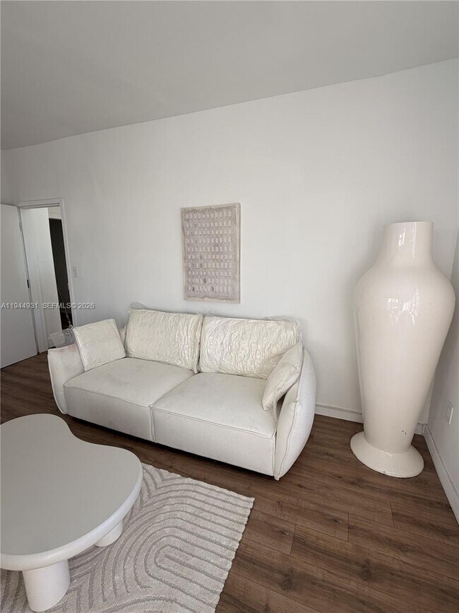 Photo - 1525 Euclid Ave Unit 12