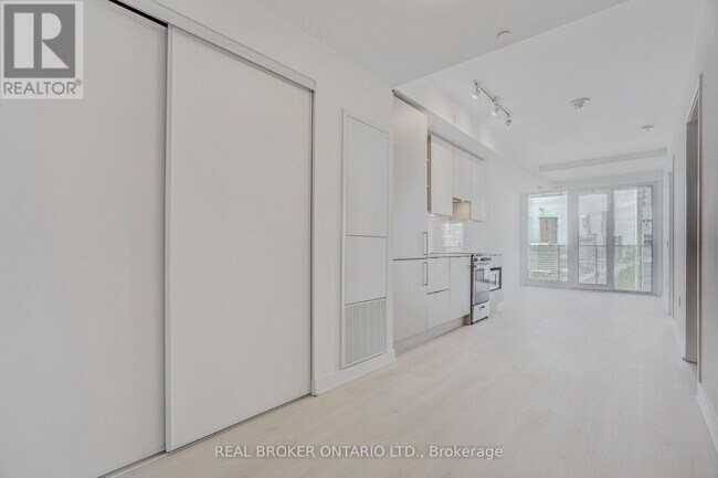 Photo - 3900 Confederation Pkwy Unit 1112