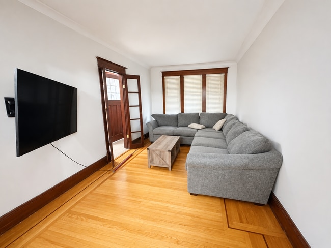 Photo - 272 Stinson Crescent