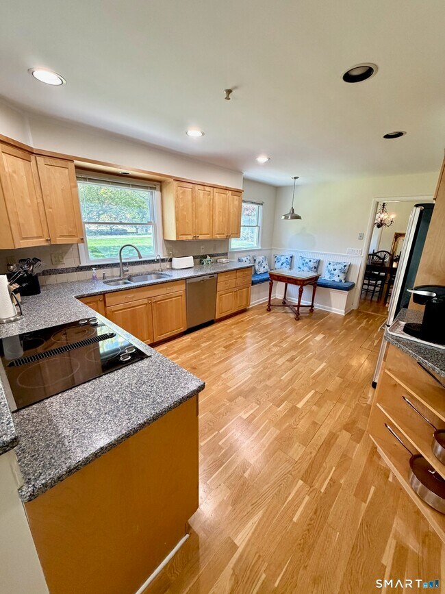 Photo - 511 Roxbury Rd