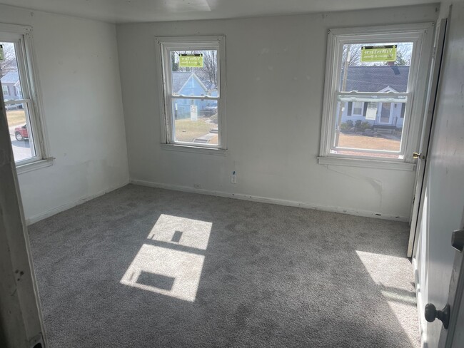 Building Photo - 400 E Parkland Ave