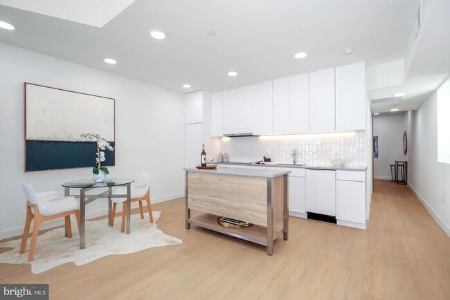 Photo - 304 Florida Ave NW