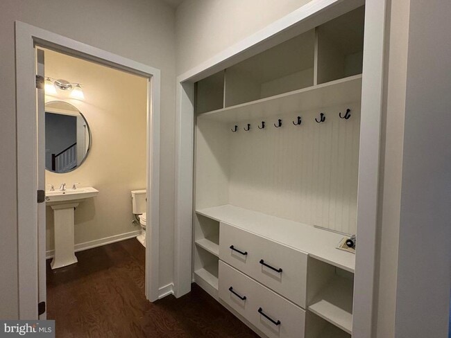 Building Photo - 208 Segel Dr