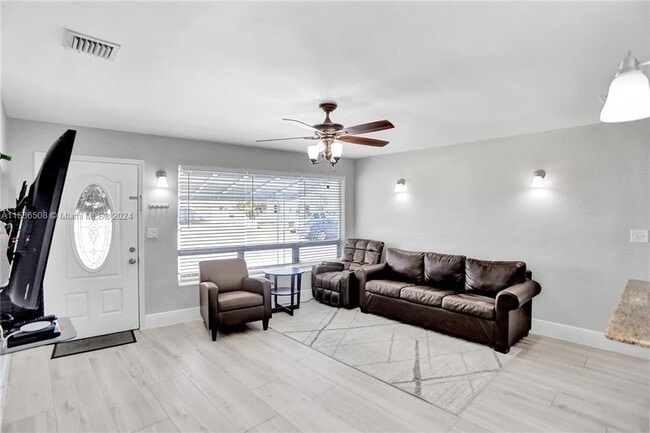 Photo - 2820 NE 9th Ave