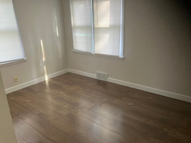 Bedroom - 57 Logan Ave W