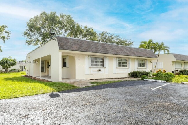 Building Photo - 16985 SW 113th Ct