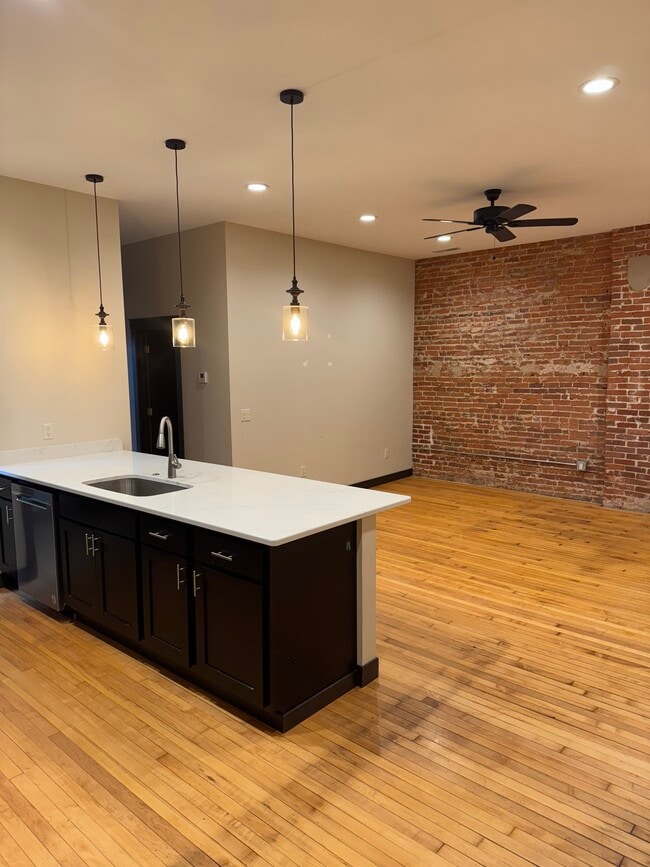 Building Photo - 201 1st Ave W Unit #1