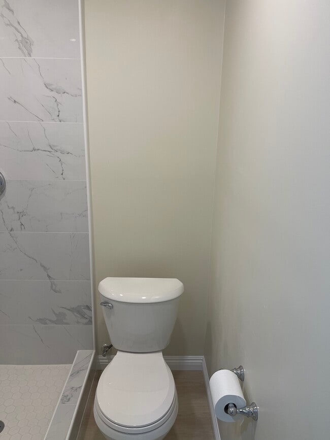 Photo - 7860 Port Royale Dr Unit 2