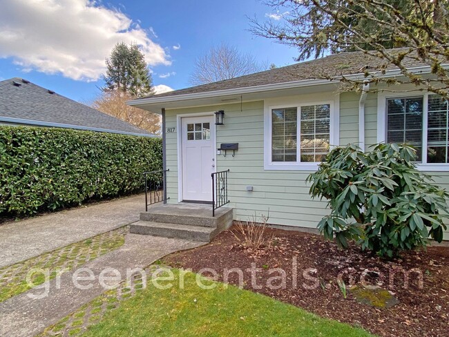 Beautifully Remodeled 2BD/1BA Duplex in Ol... - Beautifully Remodeled 2BD/1BA Duplex in Ol... House